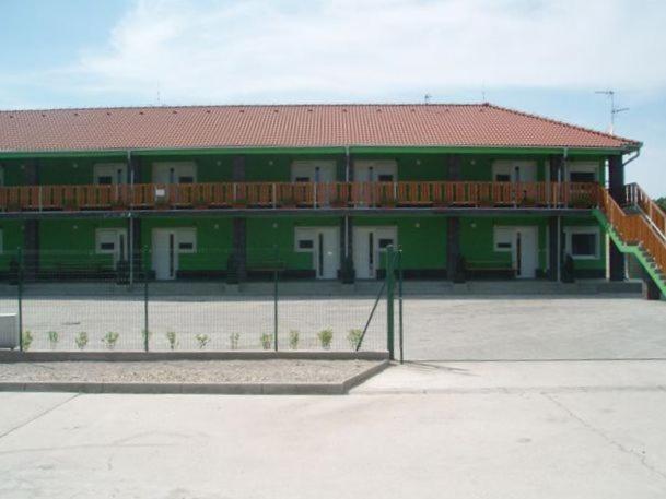 Apartman Taktik Veľký Meder المظهر الخارجي الصورة